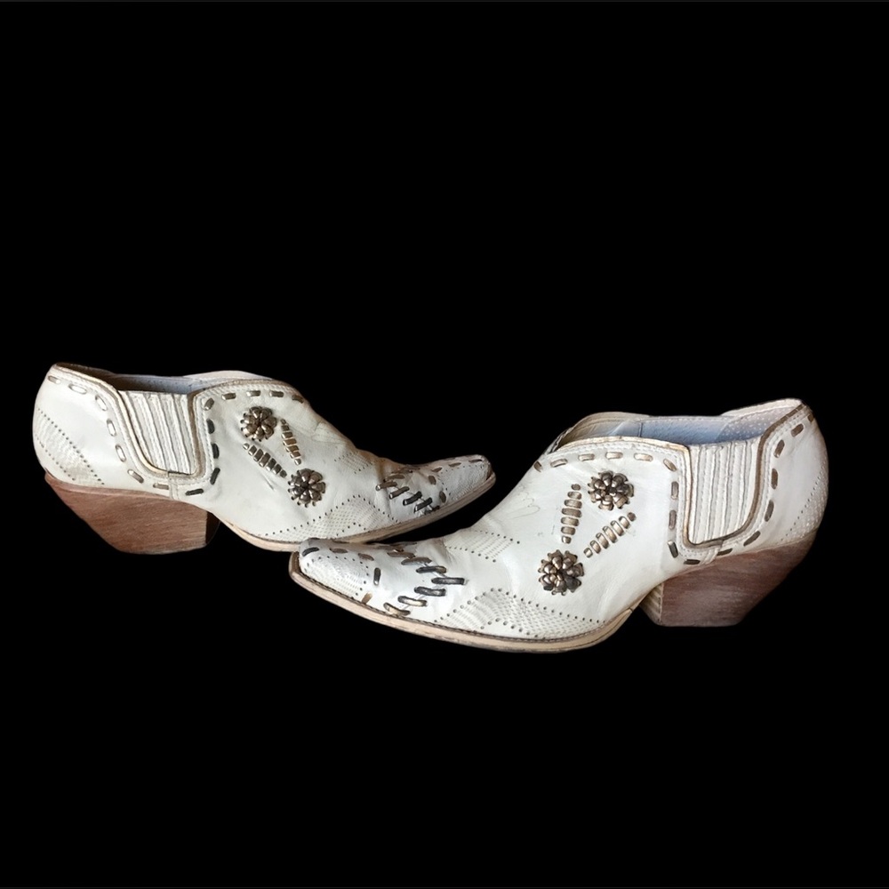 White BCB GIRLS Boots 7.5 size